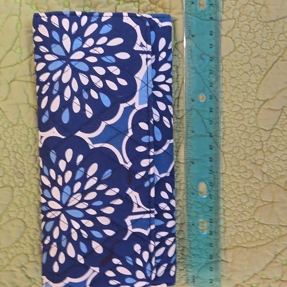 Vera Bradley, iconic fabric Wallet, interior pockets, slots, exterior zipper - Picture 4 of 13